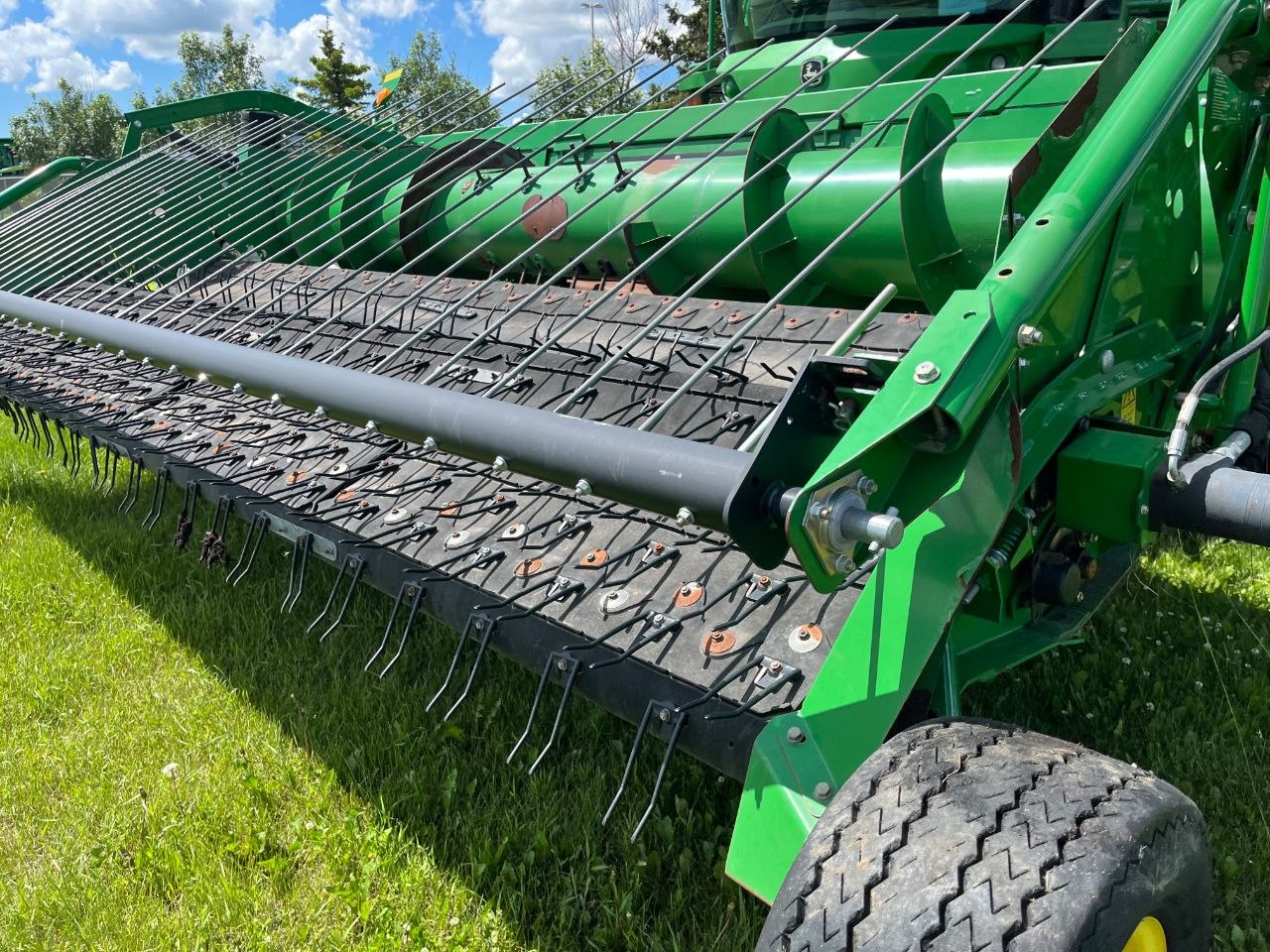подборщик JOHN DEERE 615P