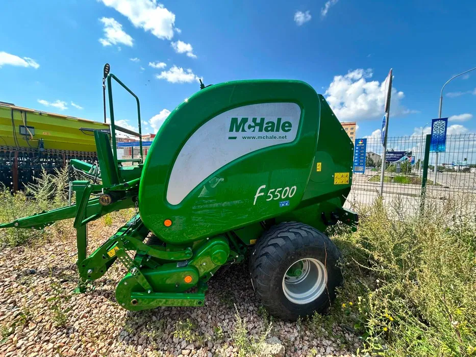 Пресс-подборщик с круглой фиксированной камерой McHale F5500