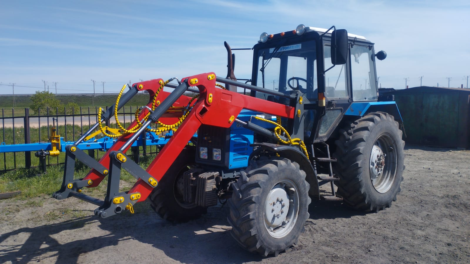 Фронтальный погрузчик КУН к тракторам МТЗ-80, 82.1, 92П, 892, 920, 921, 922, 923, 952, 1021, 1025, 1052 и модификации (Сделано в KZ)